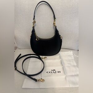 Coach leather Jonie 22 bag. Black